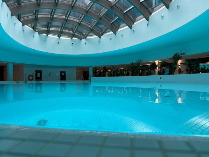 Apartly Hanza Tower City View I Pool, Sauna, Jacuzzi & Parking