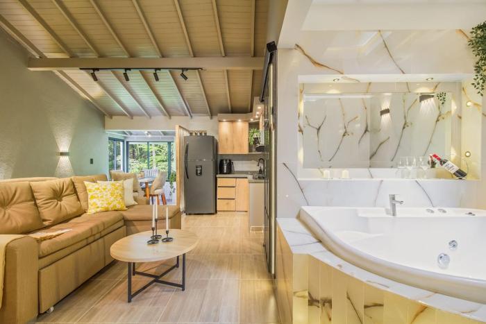 Apartment with Private Jacuzzi and Prime Location