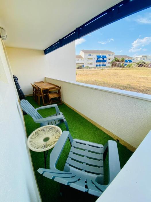 Logement au bord de locéan avec piscine