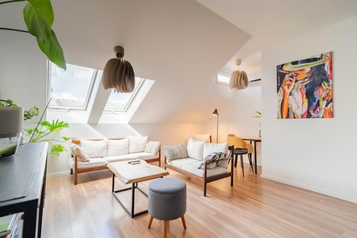 Old Town Apartment with FREE PARKING & AC