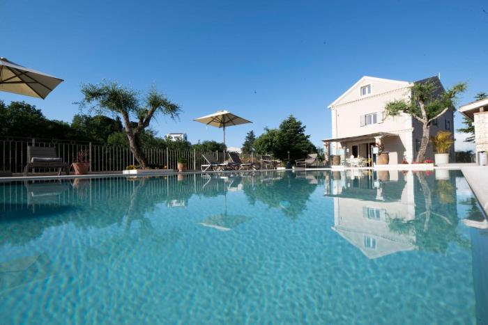 Luxury Villa Breeze with Private Pools