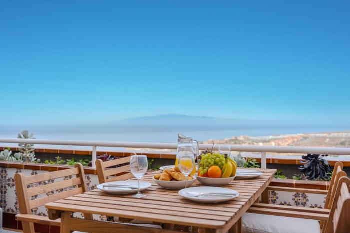 Luxurious 2-Bedroom Apartment with Ocean View in Costa Adeje