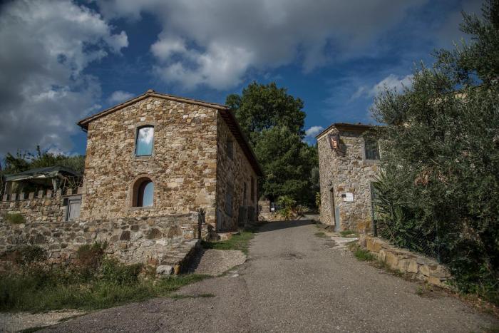 Borgo Medievale di Poggio Alla Pieve Relais, Food & Art