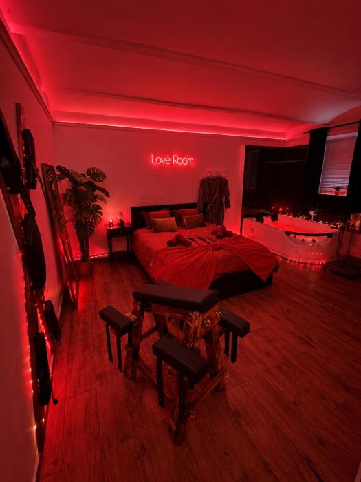 Greys BDSM Love Room - Private Jacuzzi - Riga