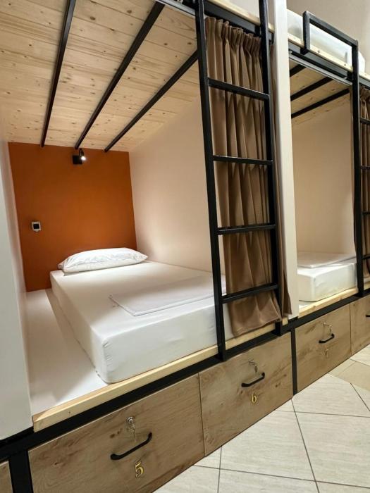 Queen-V Hostel