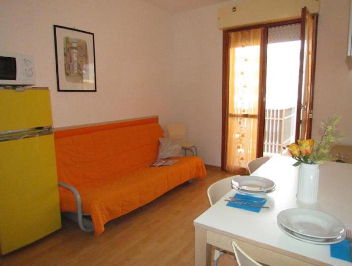 Spacious flat with pool access