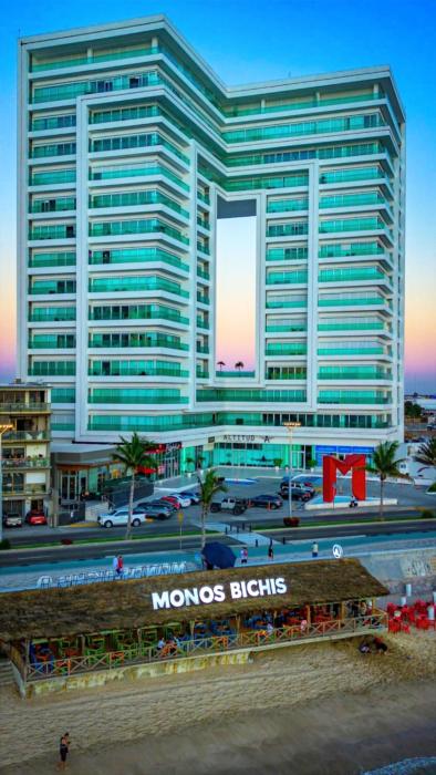 Torre Eme Azul Celeste de Lujo Frente Playa y Malecon