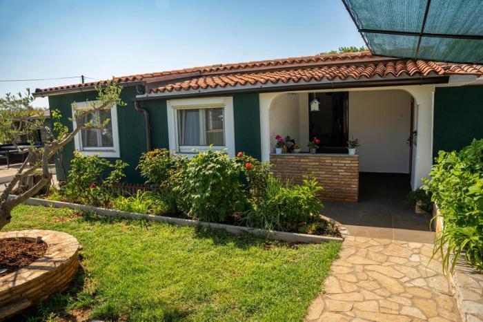 Aria garden house