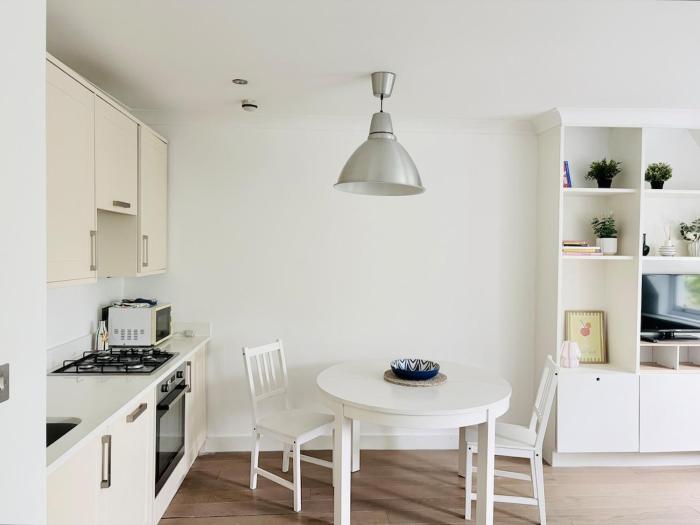 Bright Victorian Apartment Near Holland Park