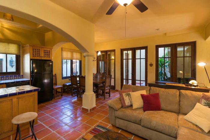 Perfect Home steps from Community pool, beach and Wine Bar in Founders