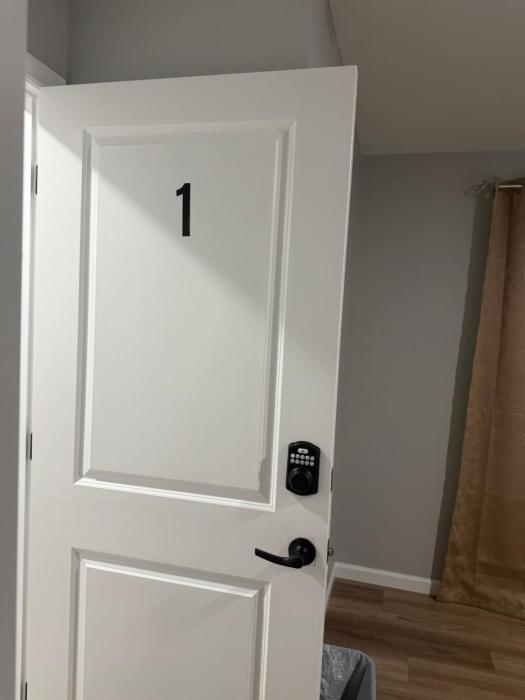 Evergreen Stylish Newly Updated Apartment