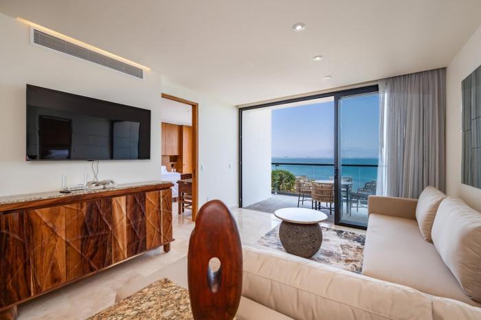 Zantamar right on the beach 408B