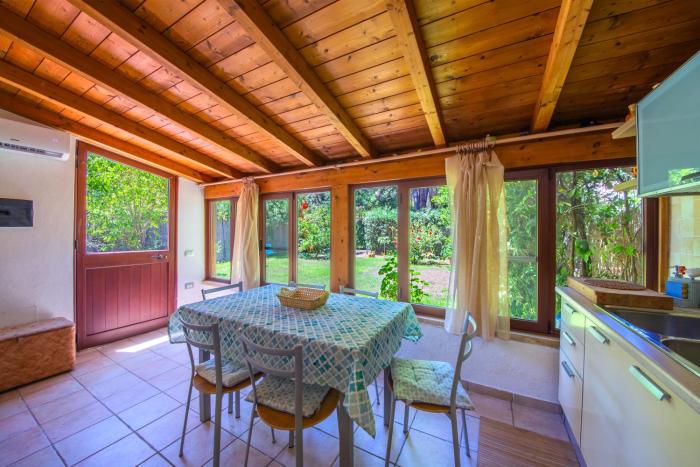 Calaverde - in villaggio con piscina - Villetta con giardino a 200m dal mare