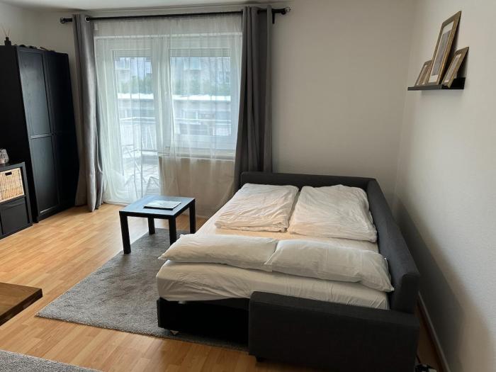 Schöne 75qm Wohnung, zentral, ruhig, 2 Schlafzimmer und Küche, Home Office