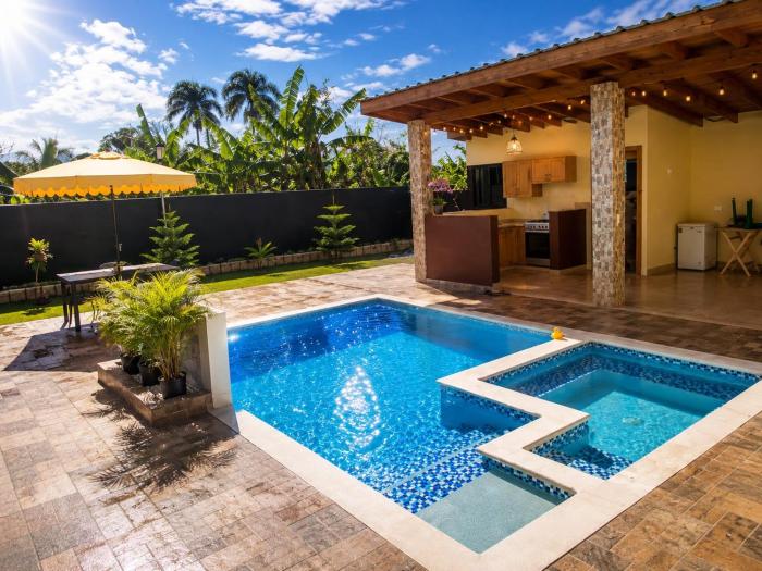 Villa para grupos con Jacuzzi climatizado, piscina y vista a la montaña de Jarabacoa