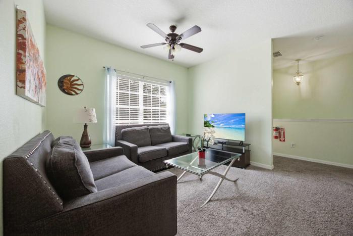 Cozy Disney Getaway 2BR 5 Mins to Parks