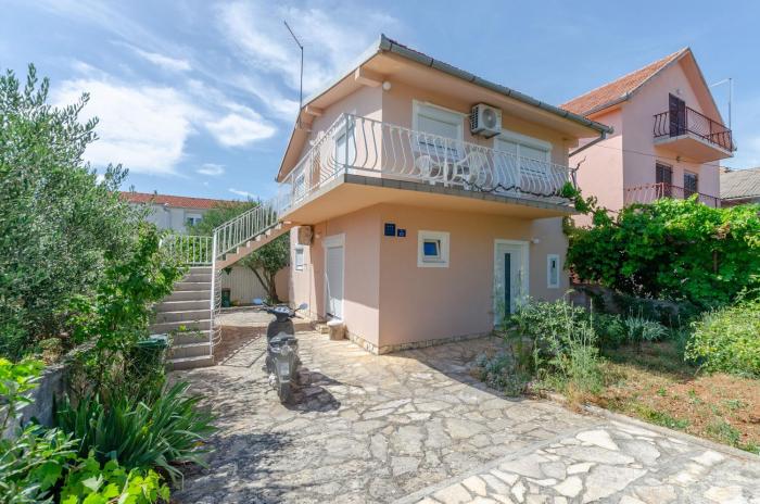 Apartment Summer Break