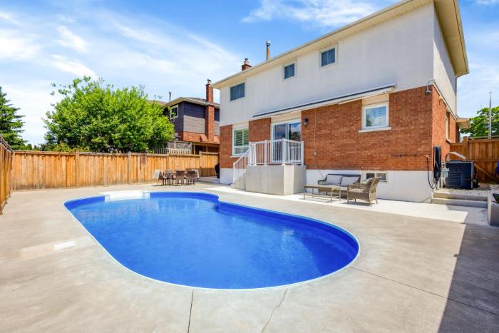 Modern 4BR Family Home with Pool in Whitby