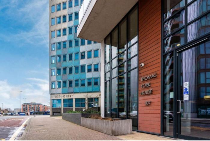 Spacious Woolwich Apartment with sea view