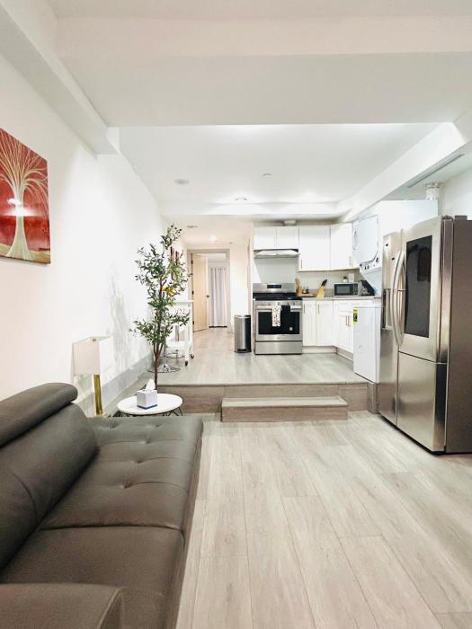 Luxury New 1BR Apartment Free Underground Parking