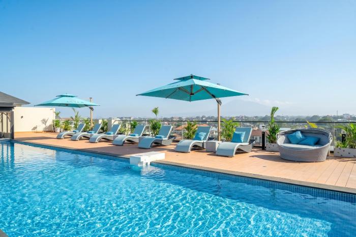 Aster Apartments - Stylish Loft with Rooftop Pool & Sauna
