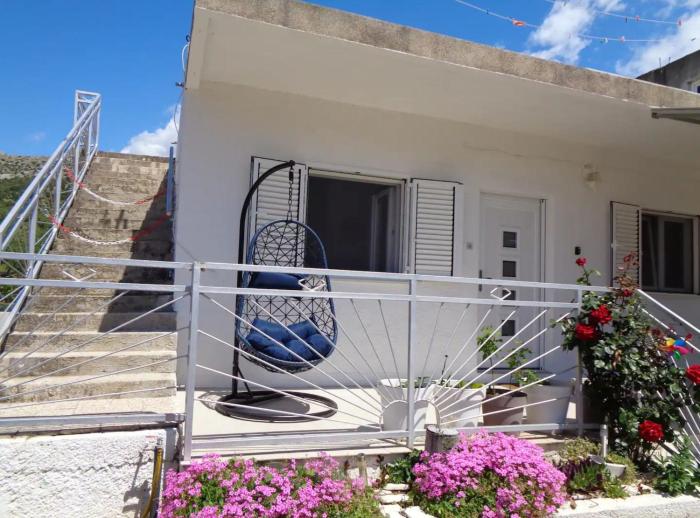 Holiday Home Sunny Retreat