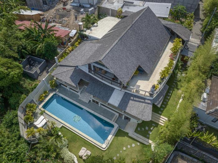 Massive 6BR Villa, Canggu, 16m Pool, Big Garden