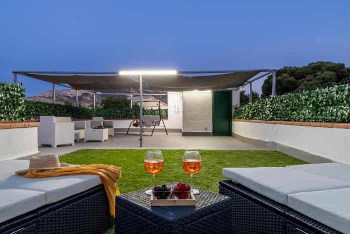 Mondello beach house with terrace 2 steps from the sea