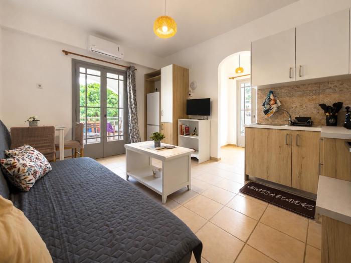 Anasa Salt - Beachside Stay with Balcony