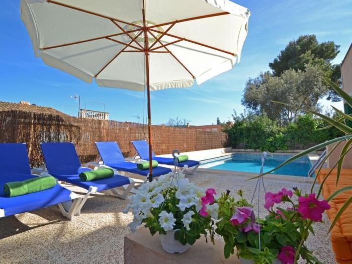 Holiday Home Schöne Villa mit Pool und Garten by Interhome