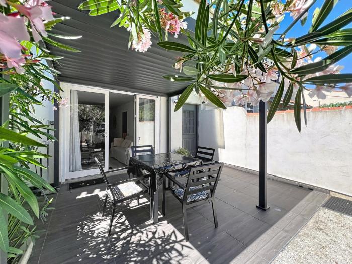 2 chambres, Terrasse, climatisation, 3 minutes plages