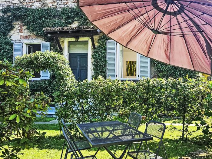 Apartment Casa Giardino a 50 mt dal lago by Interhome