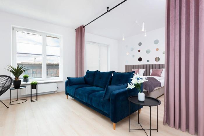 Nowoczesne Studio z Balkonem, Blisko Centrum by Noclegi Renters