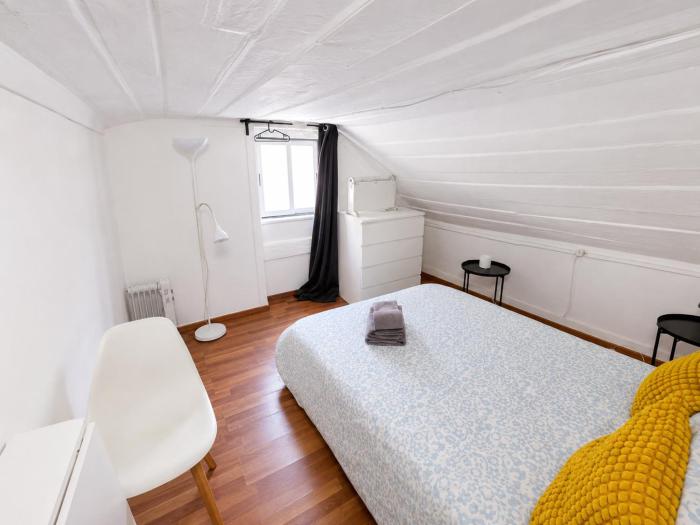 Central & Historical Flat in Bairro Alto