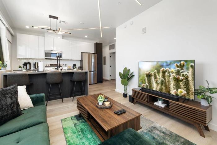 Spacious 2BR Suite with Fast Fiber Near Downtown PHX