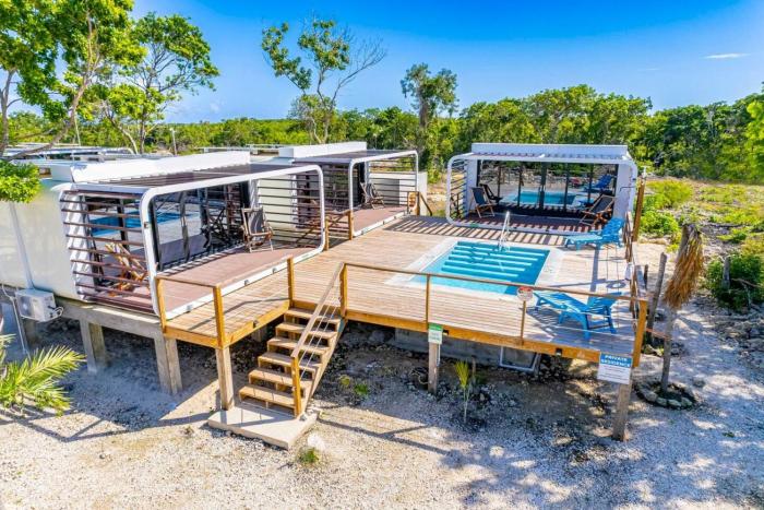 Cozy Secret Beach Getaway w Pool Iguana Casita