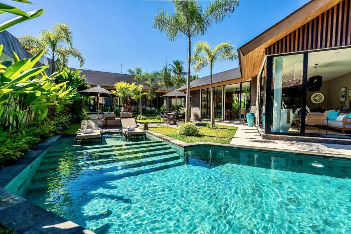 Luxury 3BR Jungle Villa with Private Pool Bar in Ubud