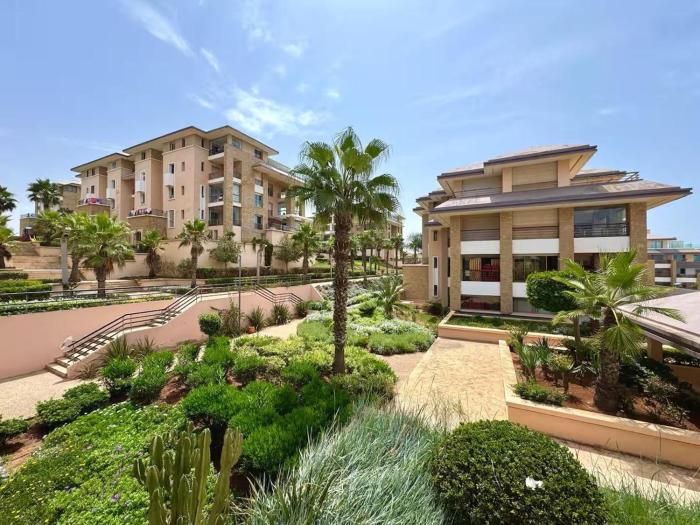 High standing apartment - Pool & Beach 2 min away