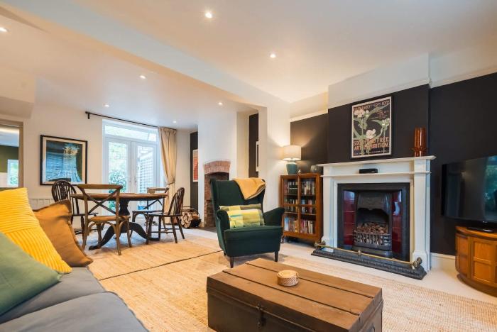 Cottage in central Porlock with garden & parking