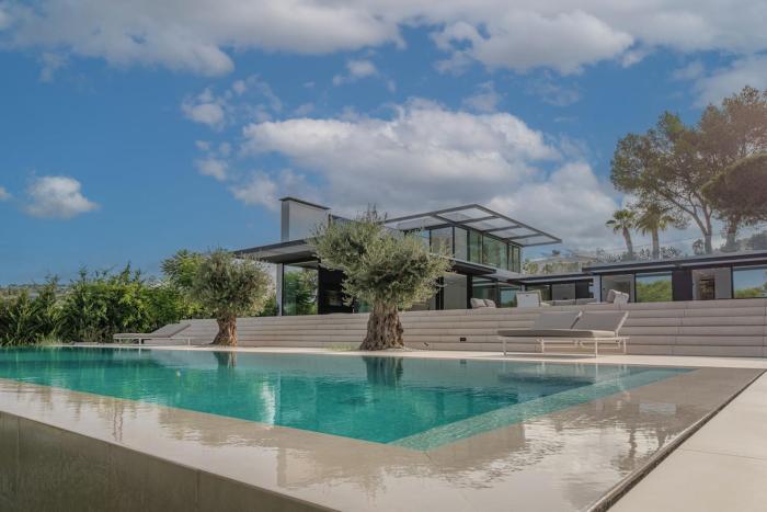 Superbe villa moderne 4chambres en suite, piscine à débordement