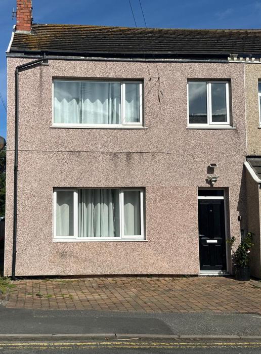 Spacious 5 bedroom house in Prestatyn, North Wales