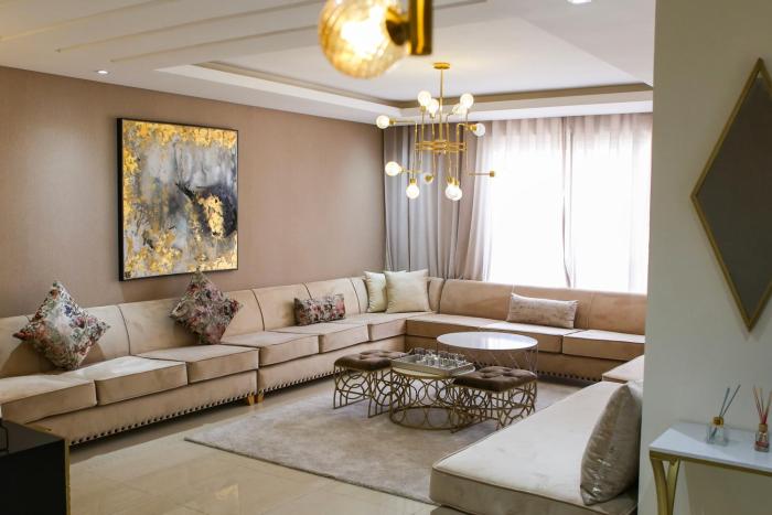 Spacious and Bright Apt With Stylish 2BR a Pool and Garage