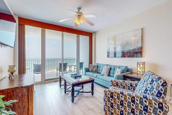 Cozy Gulf front condo w private balcony shared pool hot tub & beach access