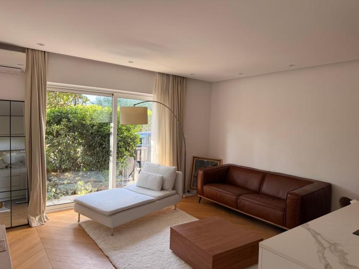 Modern Elegance Apartment with Garden and private parking Split