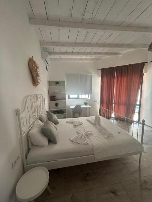 Theas Bungalow