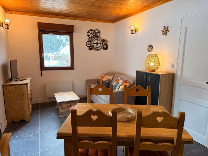 Appartement neuf cocooning avec balcon et parking privé à Pralognan-la-Vanoise - FR-1-464-252