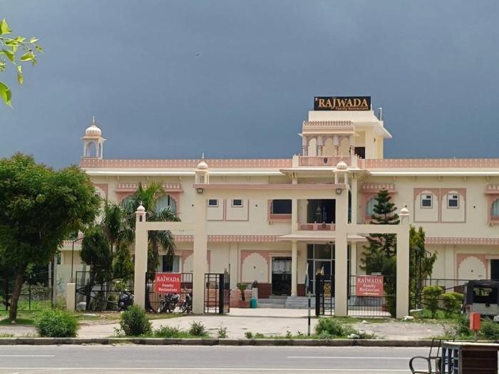 Hotel Rajwada & Restaurant