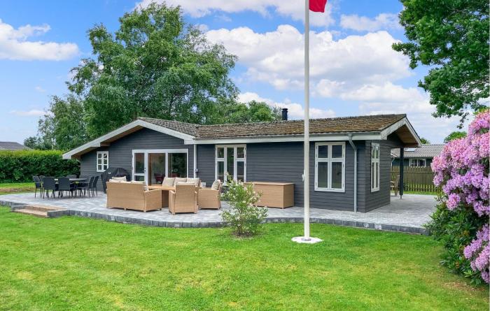 Gorgeous Home In Storvorde With Wifi