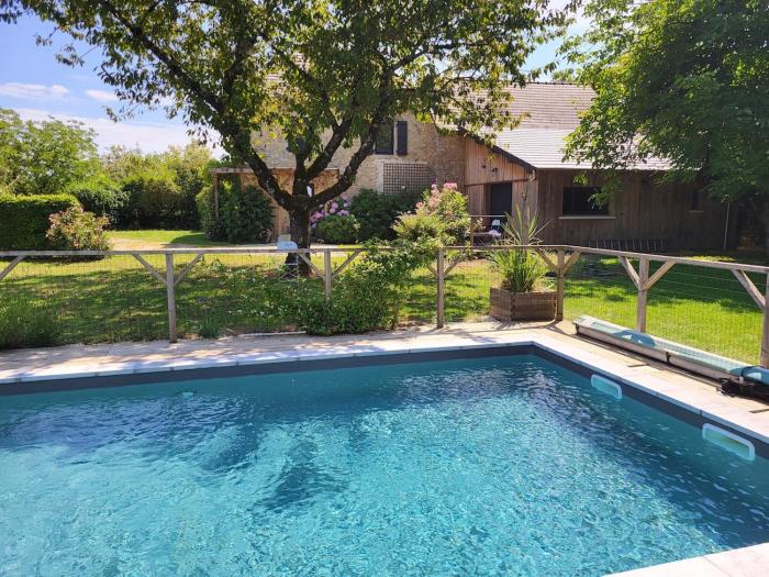 Maison en pierre avec jardin et piscine privée 8 personnes