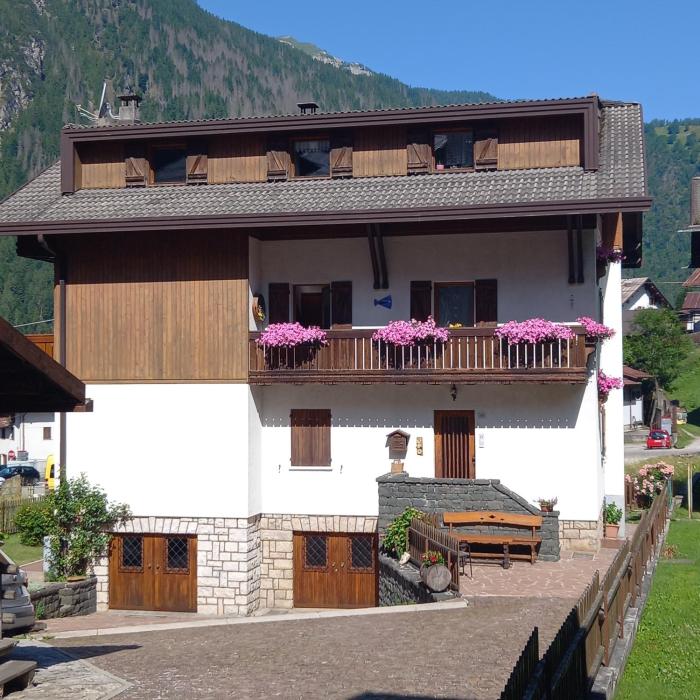 Dolomites Apartment Finestra sul Civetta
